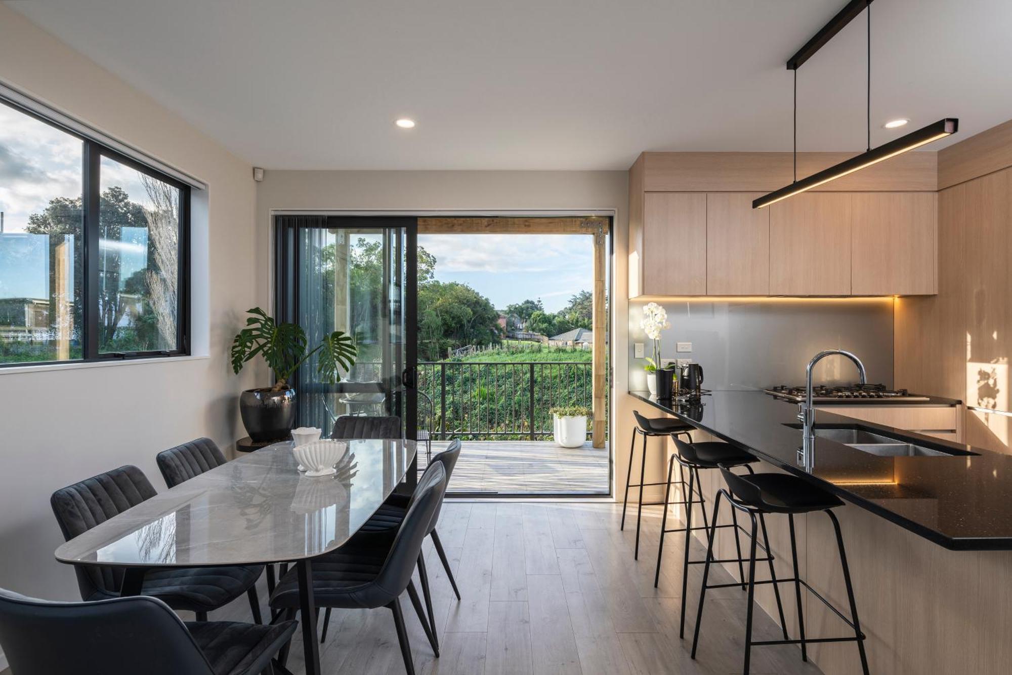 Villa Modern Immaculate In Mount Wellington *