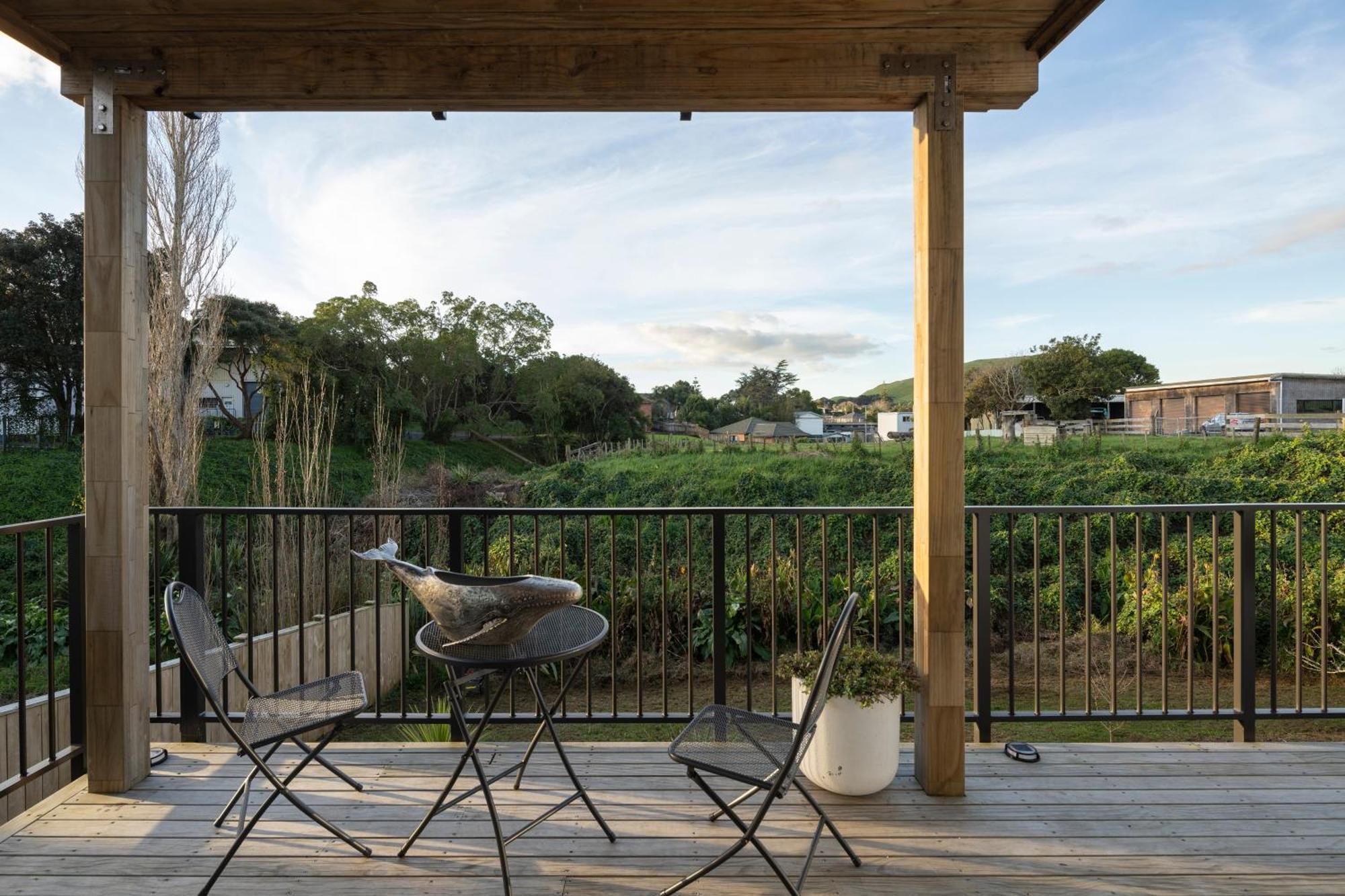 Modern Immaculate In Mount Wellington Villa