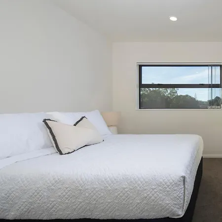 Modern Immaculate Residence In Mount Wellington Auckland Exterior photo