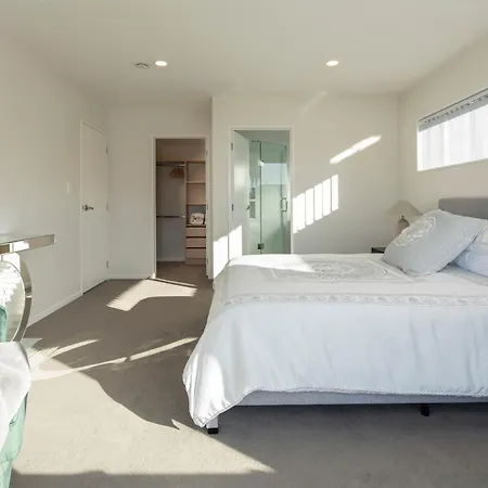Modern Immaculate Residence In Mount Wellington Auckland Exterior photo