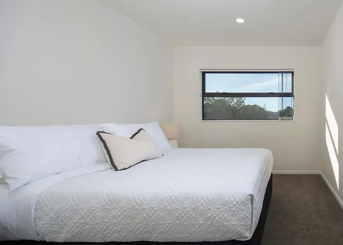 Modern Immaculate Residence In Mount Wellington