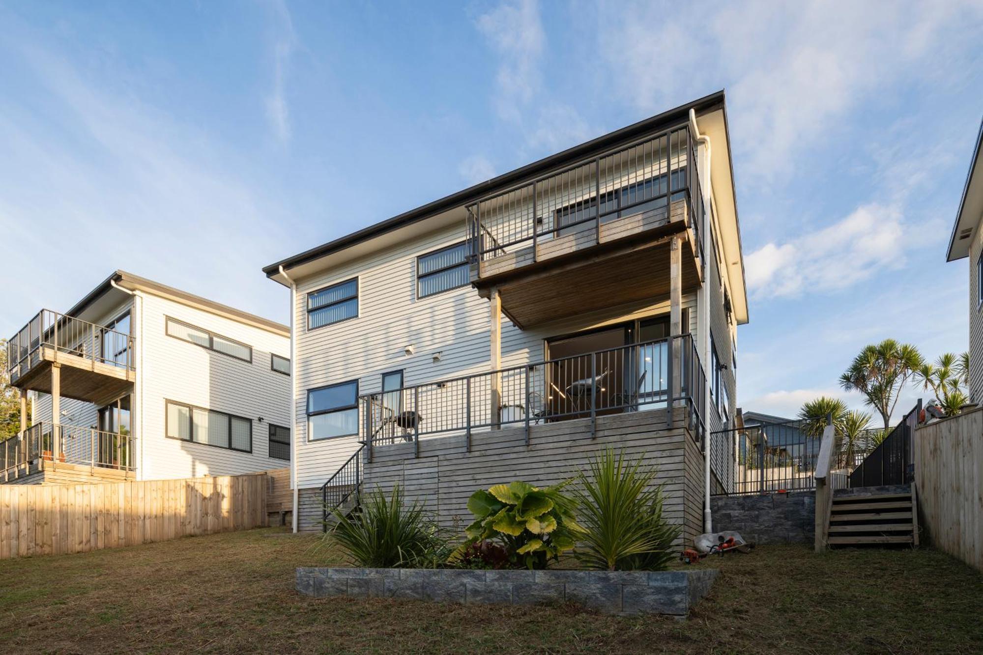Modern Immaculate In Mount Wellington Villa *