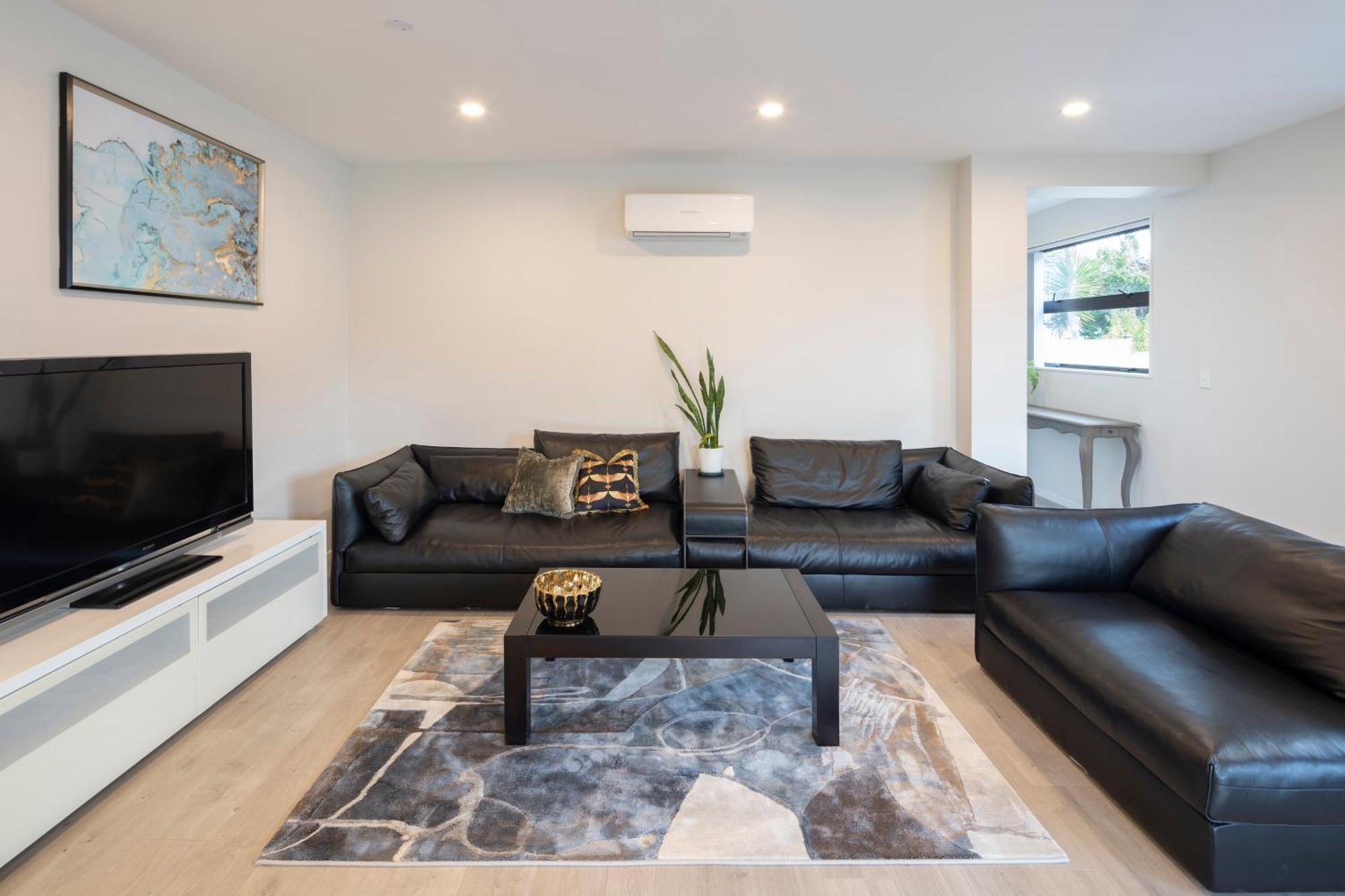 Modern Immaculate In Mount Wellington
